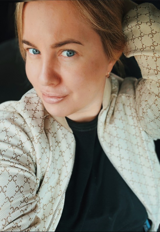 Olga • 42 • Russie