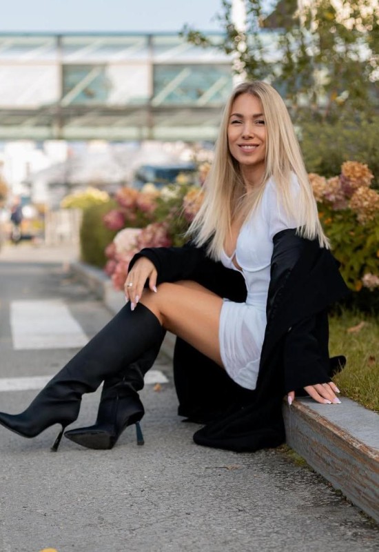 Olga • 37 • Франция