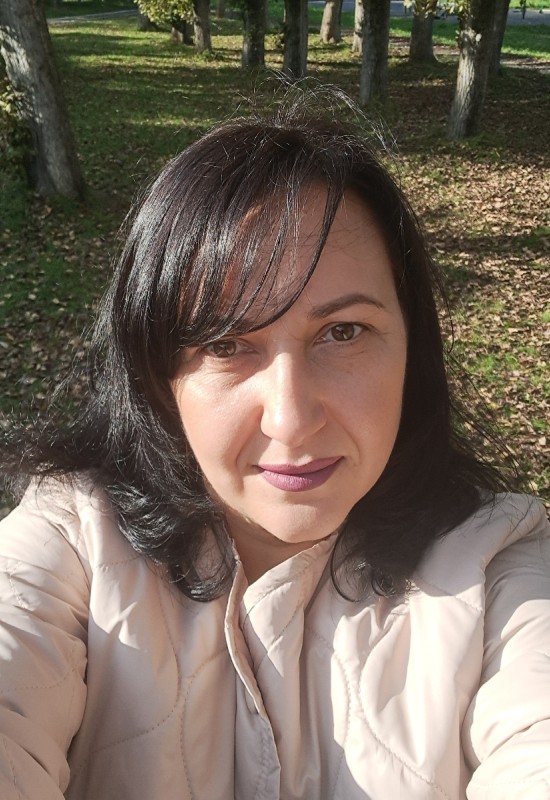 Svetlana • 42 • Russia