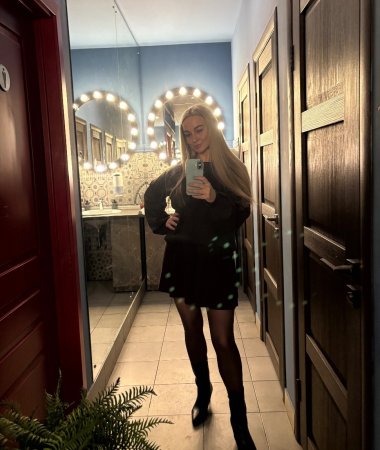 Anna , 40