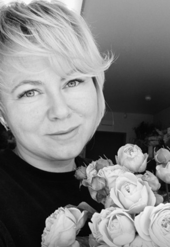 Elena • 40 • Russie