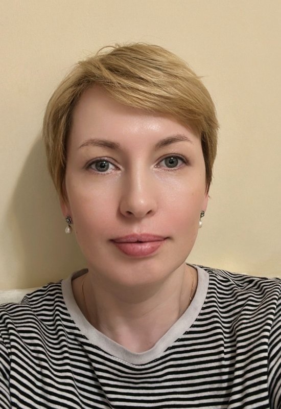 Elena • 44 • Russia