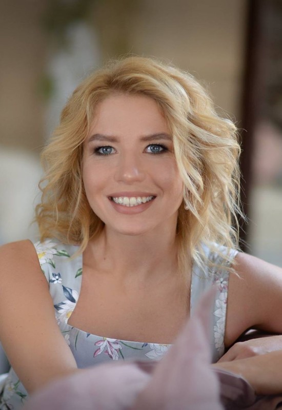 Anna • 42 • Espagne