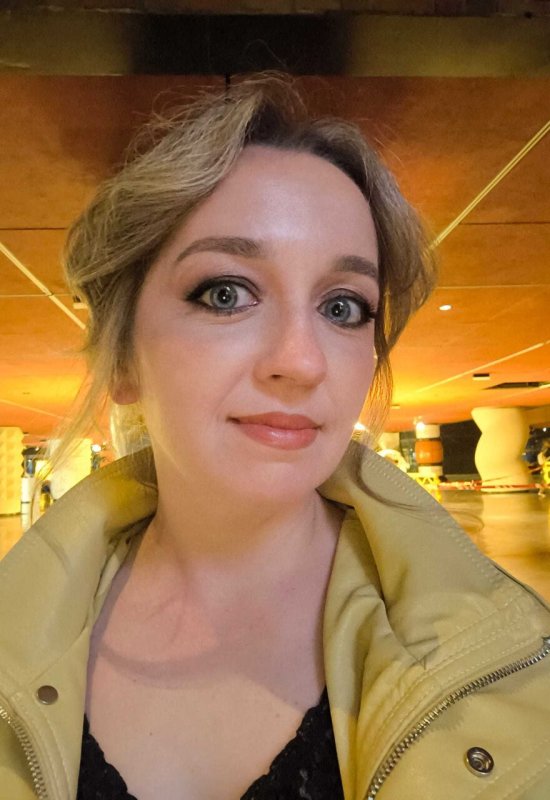 Ekaterina • 40 • France