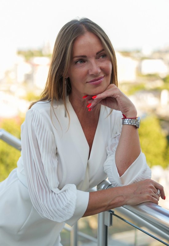 Elena • 53 • Ukraine