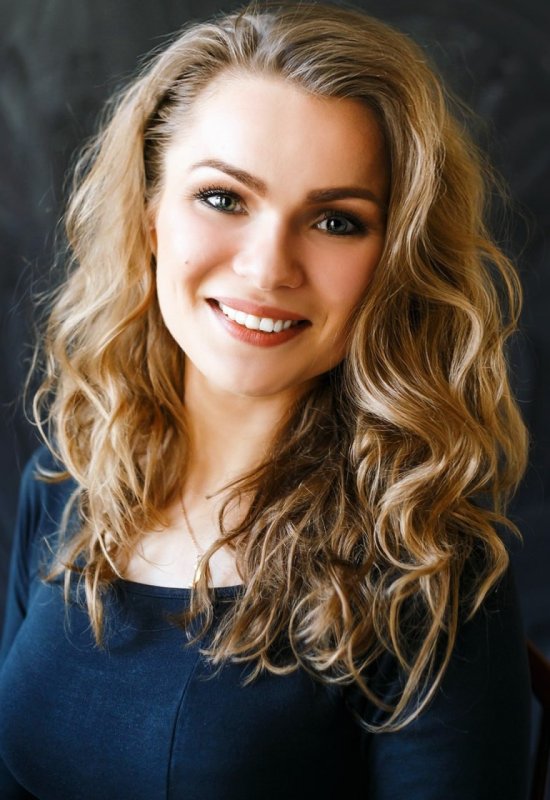 Yulia • 36 • Ukraine