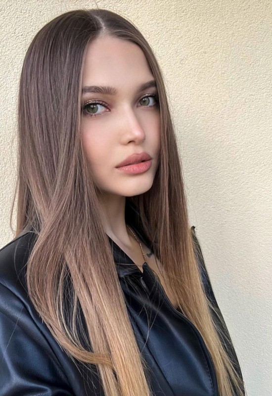 Vika • 19 • Russia
