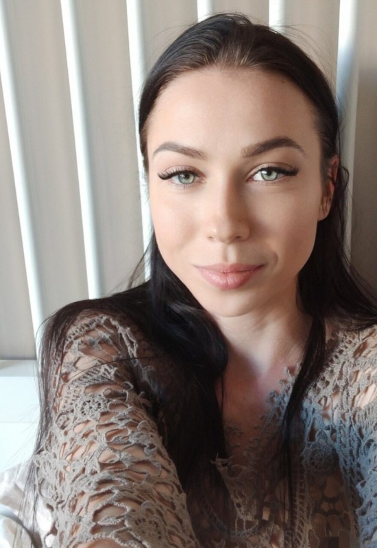 Kateryna • 36 • France