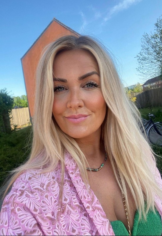 Anna • 38 • Russie