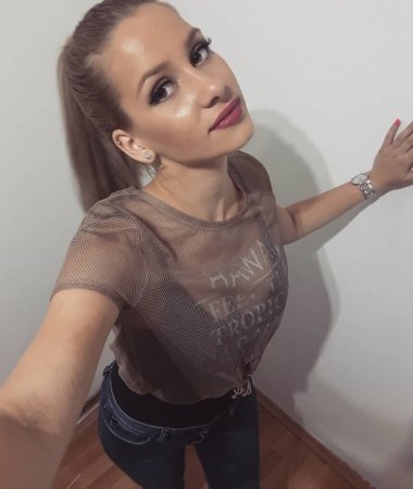 Anna, 31