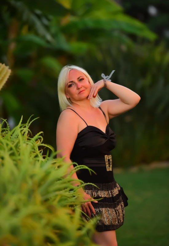 Lyubov • 40 • Russia