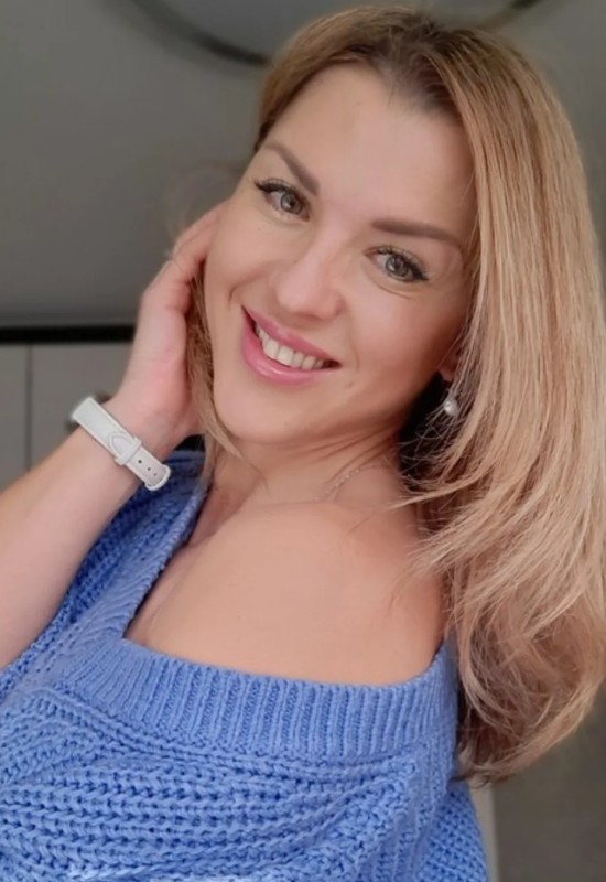 Anna • 45 • Russie