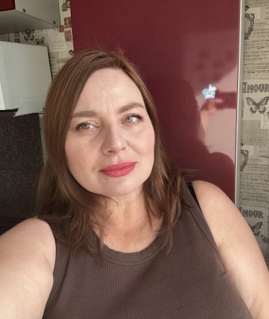 Yuliya, 40