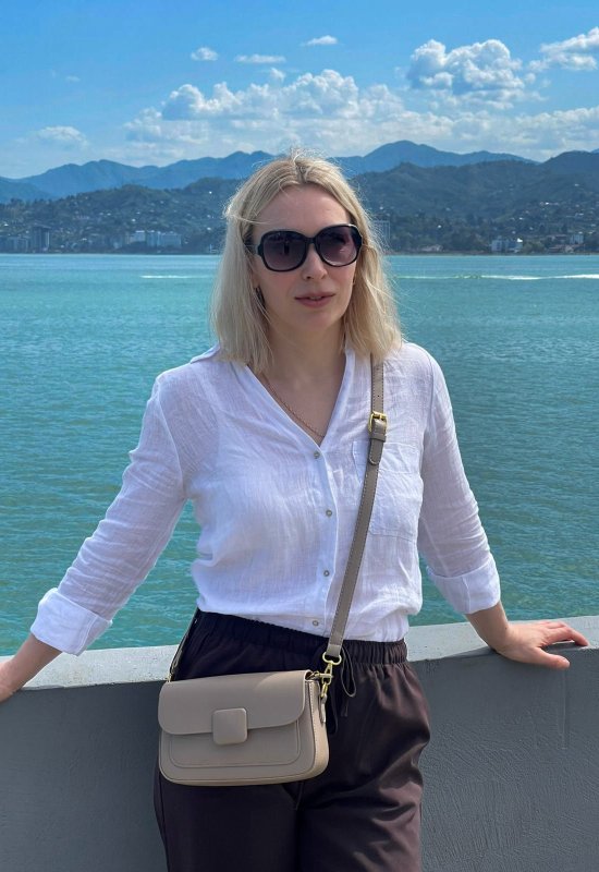 Olga • 46 • Росія