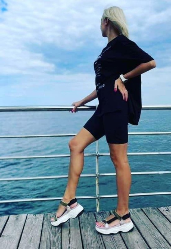 Katrin • 35 • Ukraine