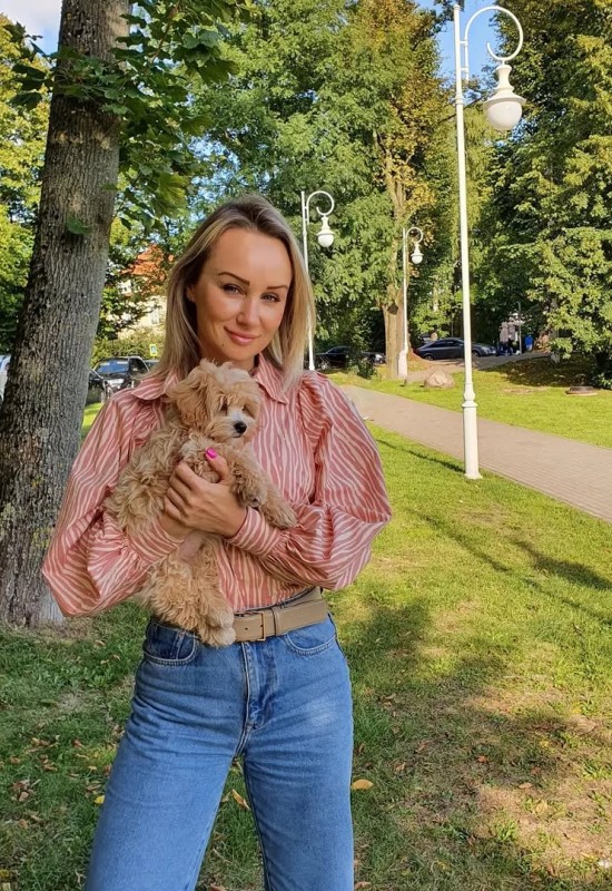 Anna • 45 • Russie