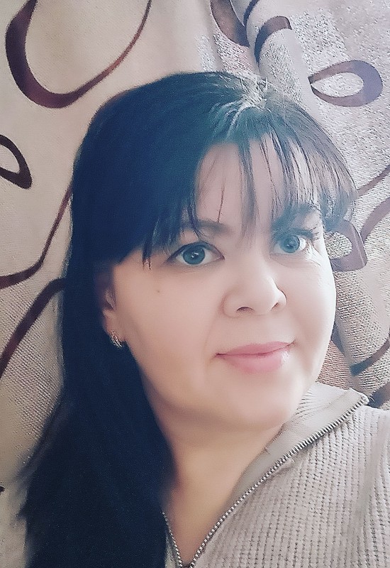 Julia  • 41 • Russia