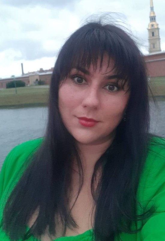 Katya • 34 • Russia