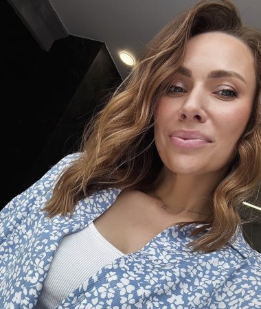Valeria, 38