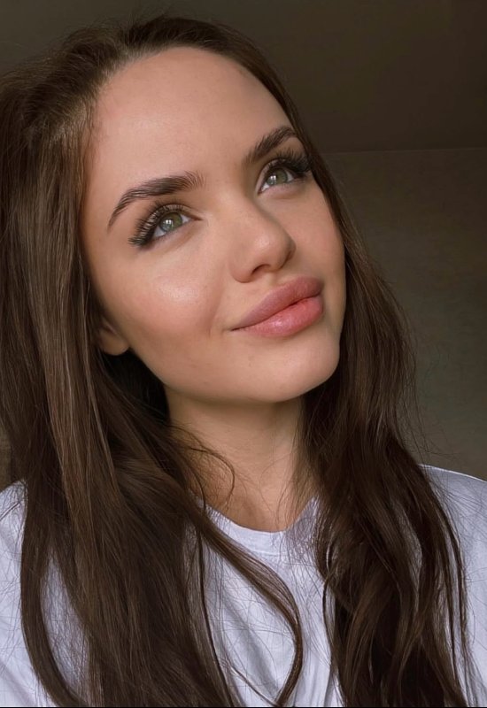 Elina • 23 • Russia