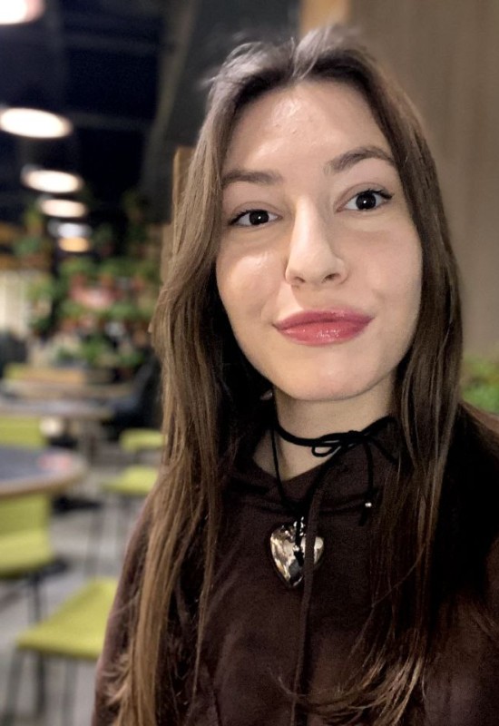 Daria • 27 • Ukraine