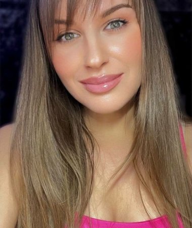 Anna, 39