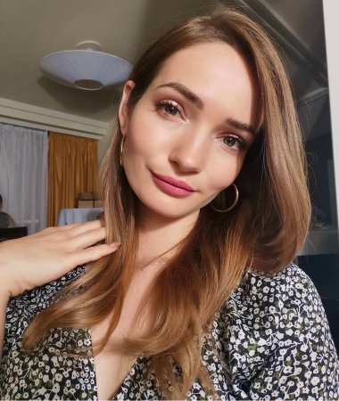 Julia, 39