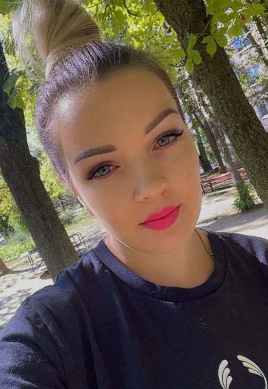 Irina • 36 • Ukraine 🇺🇦