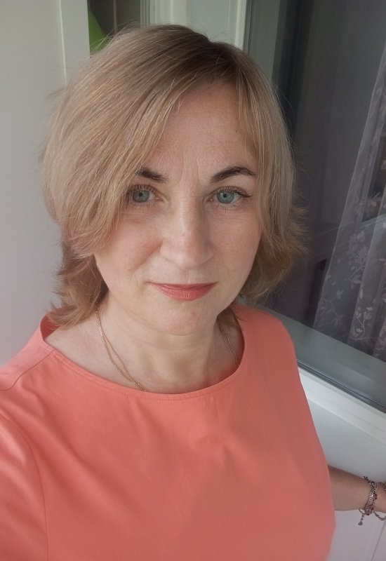 Elena • 54 • Russie
