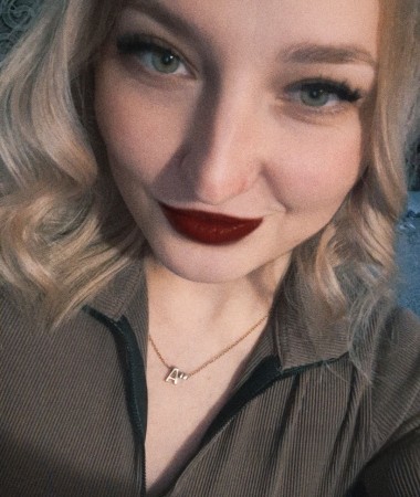 Anna, 33