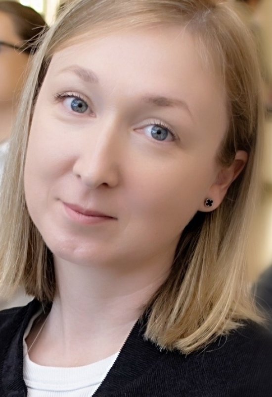 Olga • 42 • Russia