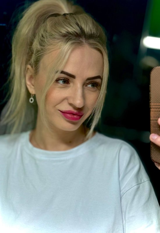 Inessa • 34 • Russie