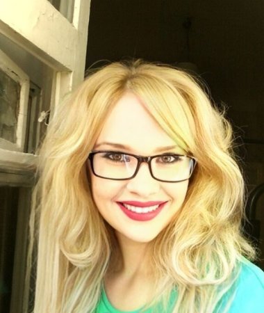 Ella, 40