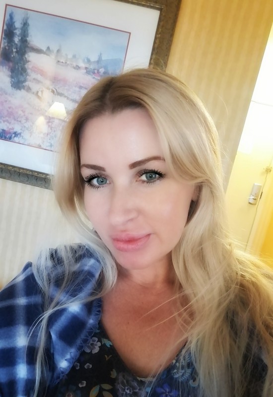 Olya • 48 • Russie