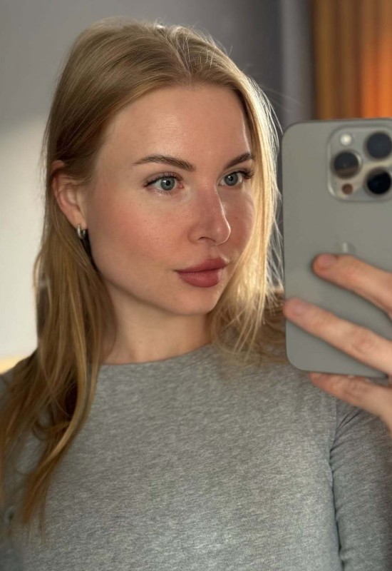 Lydmila • 38 • France