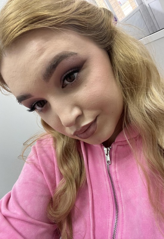 Karina • 21 • Росія