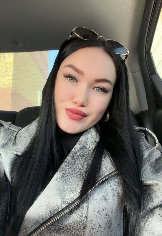 Anastasia • 27 • France