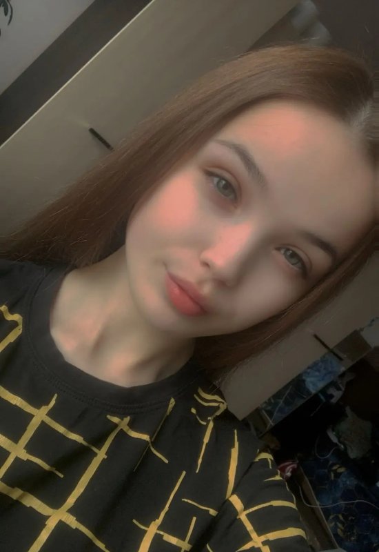Vika • 18 • Russie