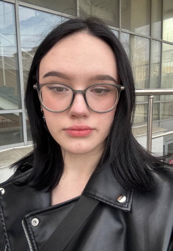 Anastasia • 21 • Germany