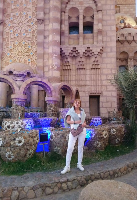 Elena • 52 • Ouzbékistan
