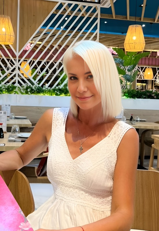 Elena • 49 • Spain