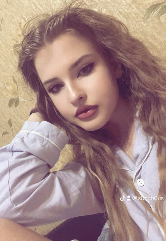 Sophia • 18 • Russia