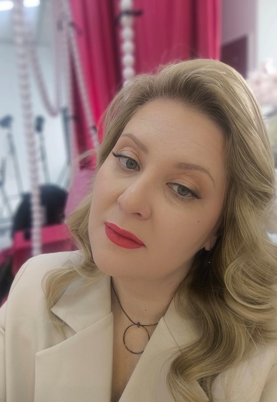 Alyona • 48 • Russie