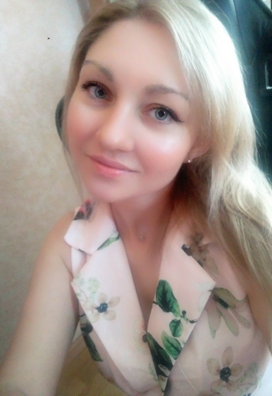 Yelena • 36 • Russia