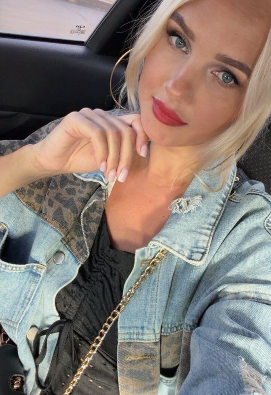 Elena • 41 • Russia