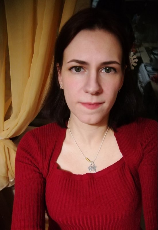 Elena • 32 • Russia