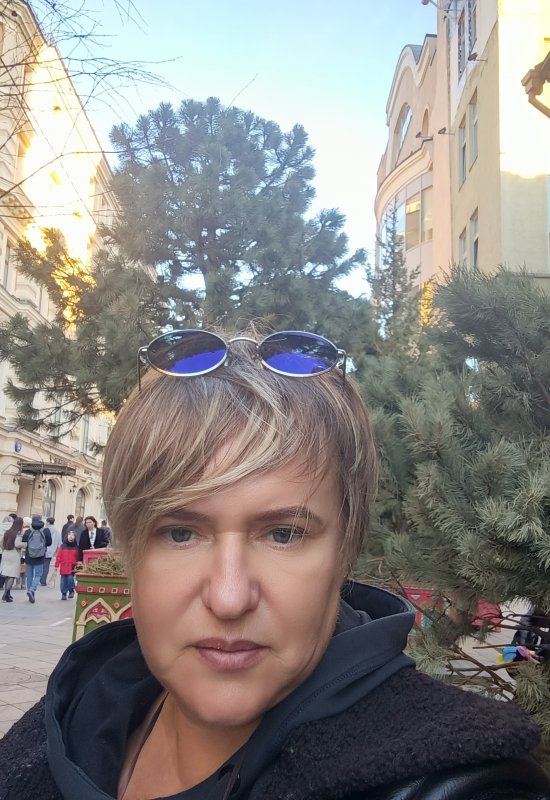 Yulia • 51 • Russie