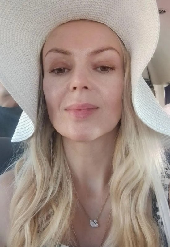 Liza • 42 • Russia