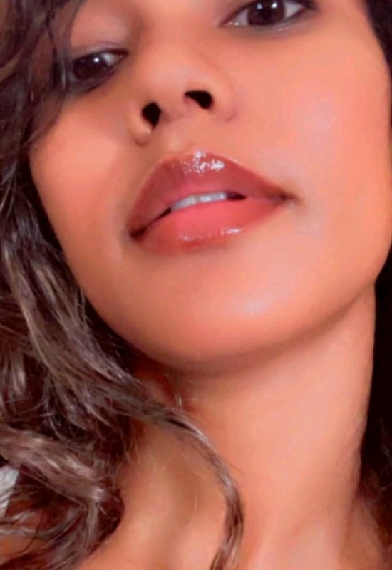 Emiliana • 26 • Madagascar