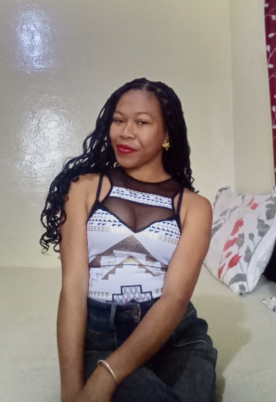Nazira • 29 • Madagascar